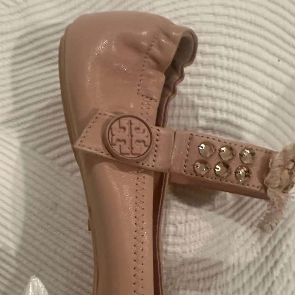Tory Burch- Pink Ballet Flats with Logo Detail - Picture 6 of 7